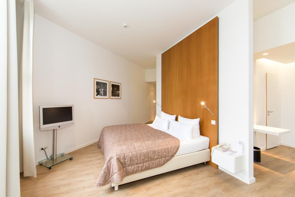 Hotel Ellington