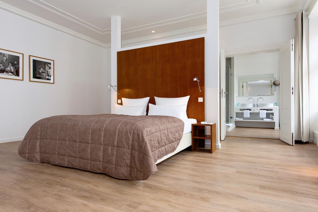 Ellington Hotel 4*