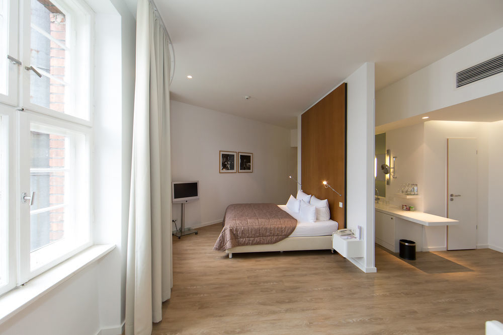 Ellington Hotel